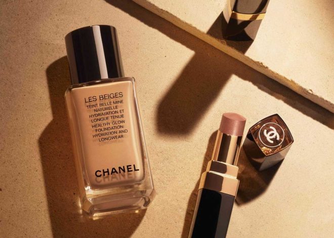 Chanel Cattura Perfettamente l’Ora d’Oro per la Sua Collezione Estiva