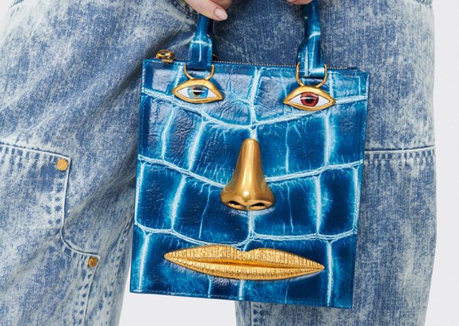 La visione di Schiaparelli sulla gioielleria da portare con la Anatomy Bag