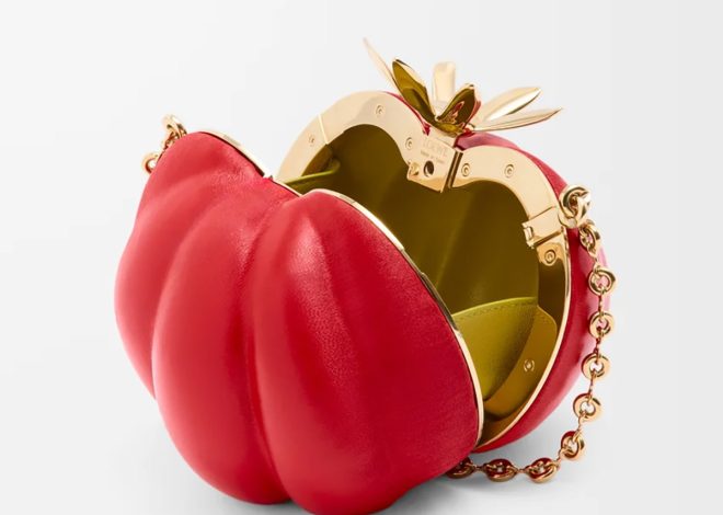 Loewe Trasforma un Pomodoro nella sua Nuova Clutch