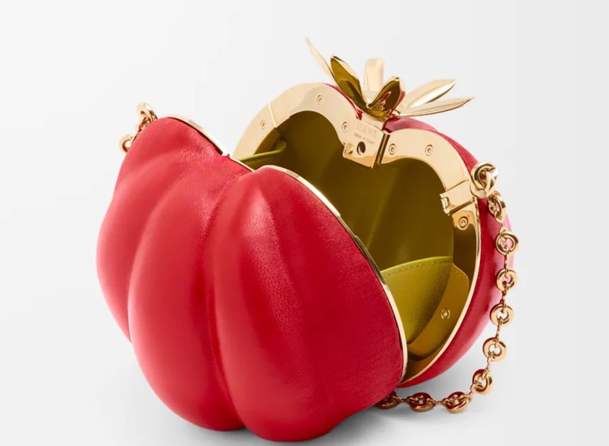Loewe Trasforma un Pomodoro nella sua Nuova Clutch
