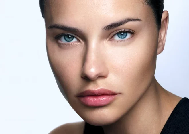 Adriana Lima è il nuovo volto di Helena Rubinstein
